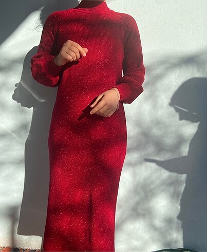 Kırmızı simli elbise