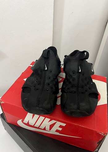 29 Beden Nike Erkek Çocuk Siyah Cırtlı Terlik