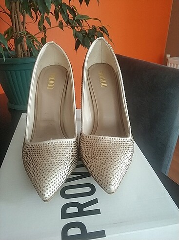 37 Beden ten rengi Renk Taşlı stiletto