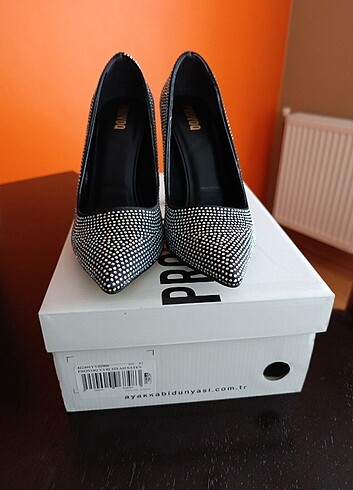37 Beden Stiletto