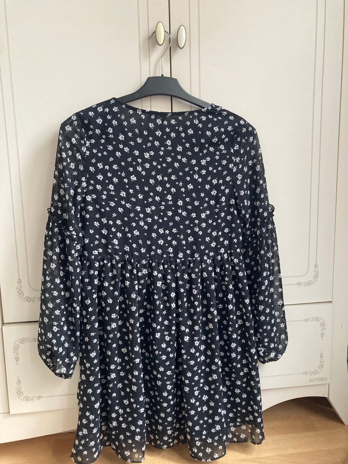 V Yaka Siyah Uzun Kollu Midi Elbise - Görsel 2