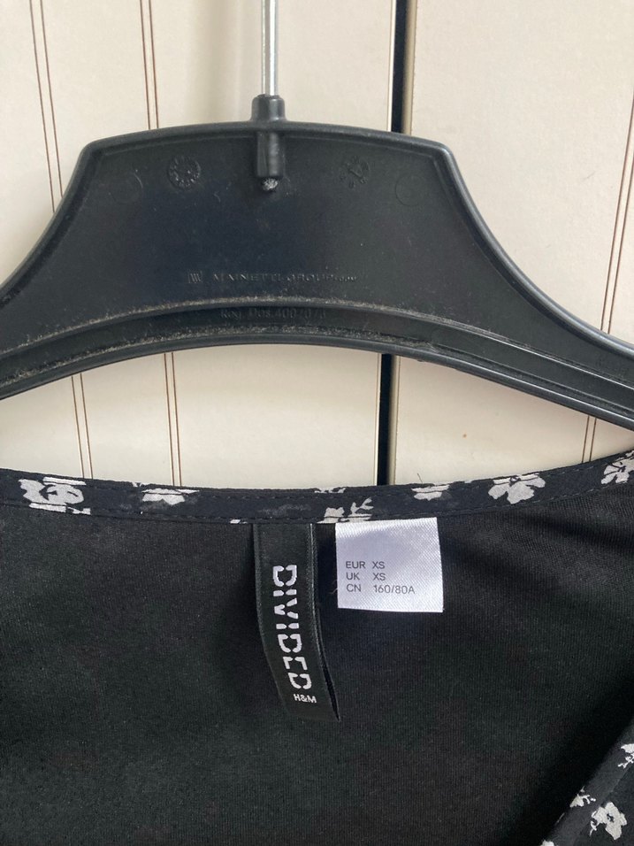 V Yaka Siyah Uzun Kollu Midi Elbise - Görsel 3