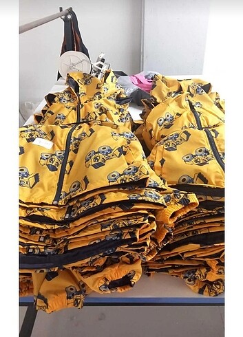 Kepçe Desenli Kapüşonlu Fermuarlı Yağmurluk  - Görsel 3