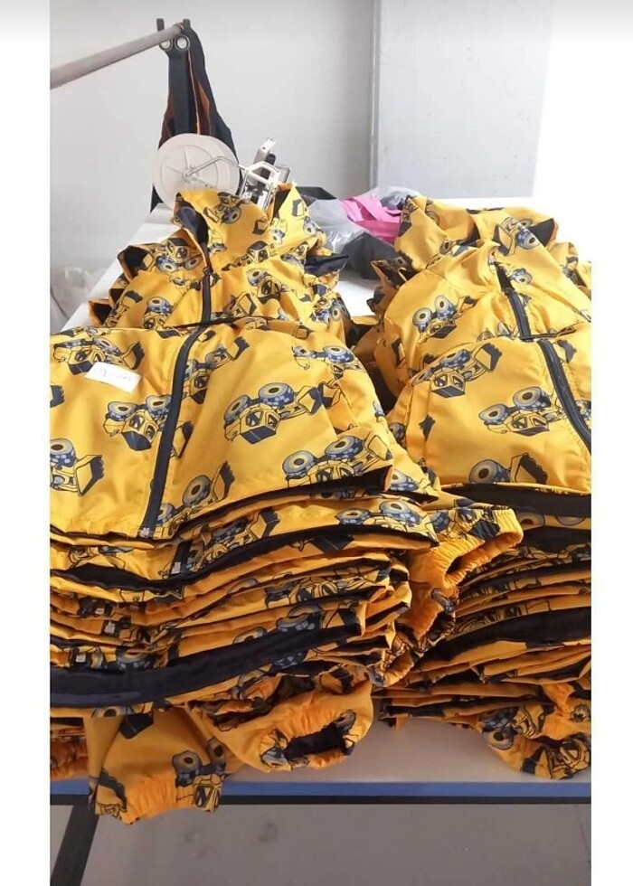 Kepçe Desenli Kapüşonlu Fermuarlı Yağmurluk  - Görsel 3