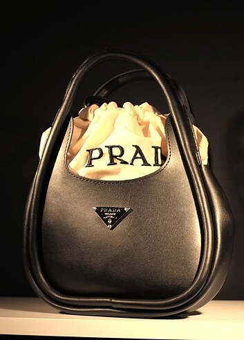 Prada keseli çanta 