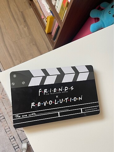 Revolution Far Paleti