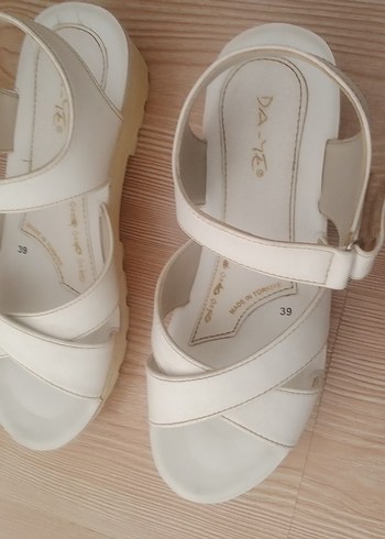 Beyaz Dolgu Topuklu Kadın Sandalet - Görsel 2