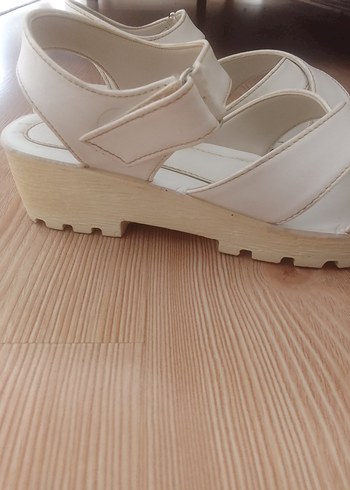 Beyaz Dolgu Topuklu Kadın Sandalet - Görsel 3