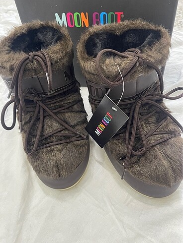 Moon boot
