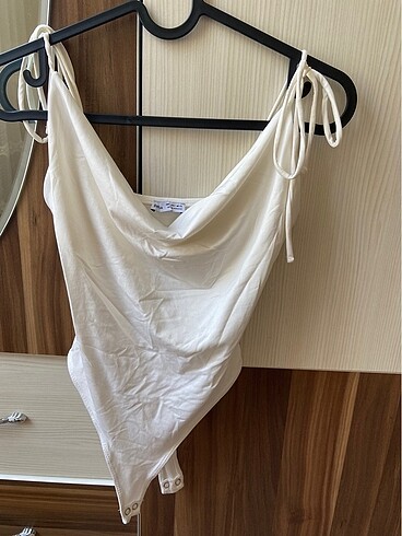 BERSHKA body