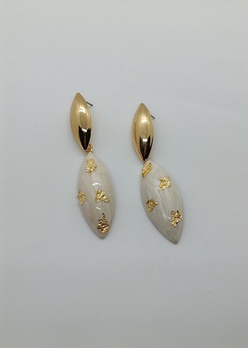 Uzun Beyaz Yılan Desenli Boncuklu Küpe - Görsel 3