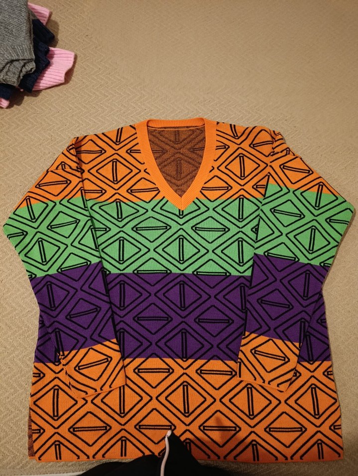 V yaka desenli uzun kollu kadın kazak - Görsel 3