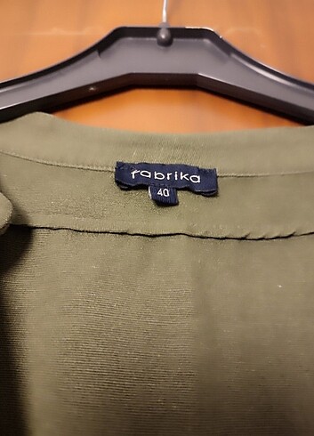 Fabrika Hiç kullanılmadı, tertemiz gömlek.
