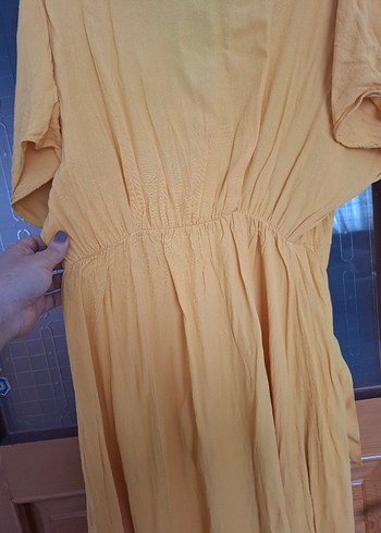 Sarı V Yakalı Düğmeli Uzun Keten Elbise - Görsel 2