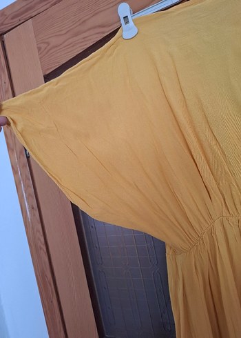 Sarı V Yakalı Düğmeli Uzun Keten Elbise - Görsel 3