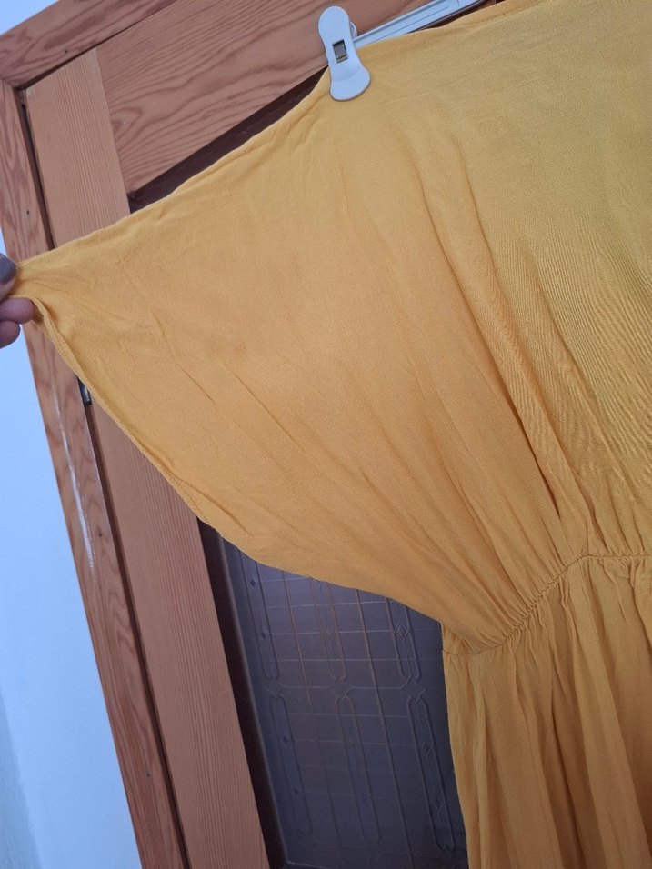 Sarı V Yakalı Düğmeli Uzun Keten Elbise - Görsel 3