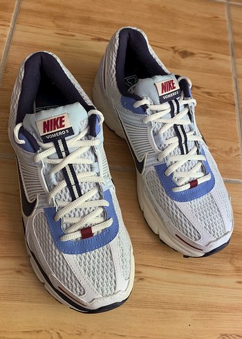 Nike Vomero 5