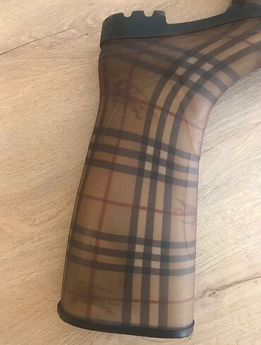 38 Beden camel Renk Orjinal Burberry yağmur çizmesi