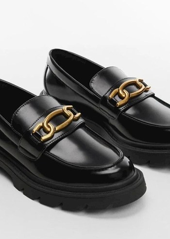 Mango Mango Zincir Detaylı Parlak Siyah Kadın Loafer