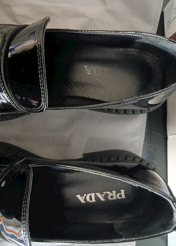 38 Beden siyah Renk Prada Parlak Siyah Tokalı Loafer