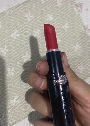 Wetnwild kırmızı  Ruj - Görsel 3