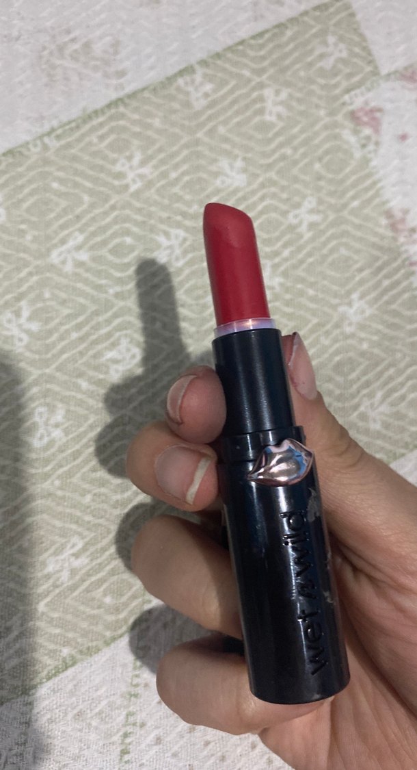 Wetnwild kırmızı  Ruj - Görsel 3