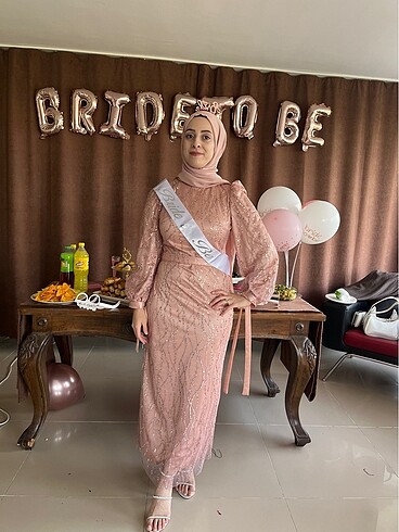Pembe abiye bride