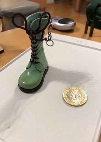 Deri anahtarlık Parlak Yeşil Zincir Detaylı Kız Botu - Görsel 6