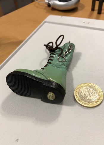 Deri anahtarlık Parlak Yeşil Zincir Detaylı Kız Botu - Görsel 3