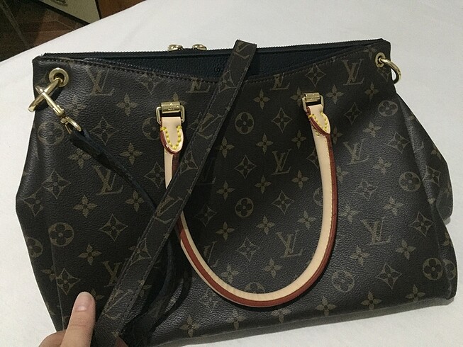 Louis Vuitton Louis Vuitton kol çantası