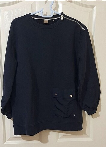 HUGO BOSS SWEATSHİRT ORJİNAL 