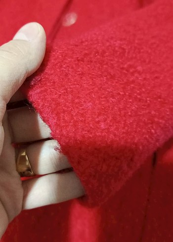 38 Beden Kırmızı Düğmeli Kaban