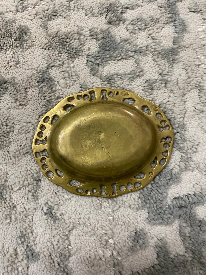 ANTİKA PİRİNÇ SARI KABARTMALI KÜLLÜK - Görsel 3