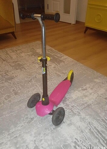 BTS'in çocuk scooter