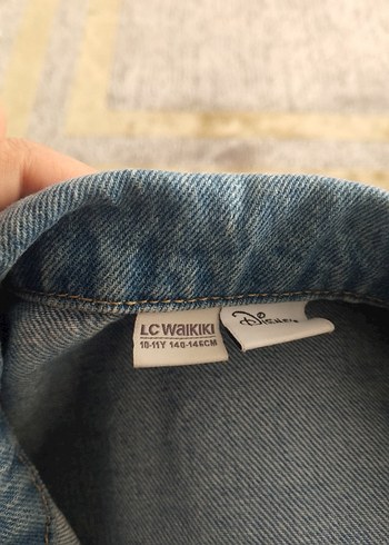 Nakışlı Düğmeli Kadın Kot Ceket - Görsel 4