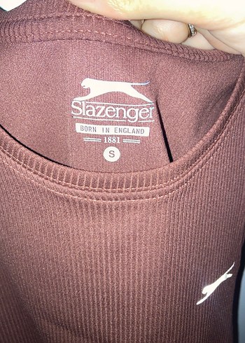 s Beden Bordo Yüksek Yakalı Kolsuz Crop Top