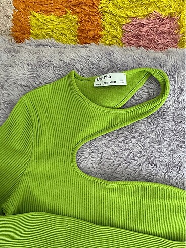 s Beden Bershka tek omuz bluz