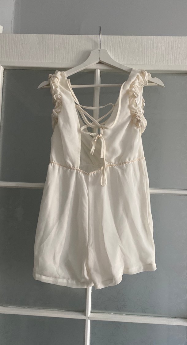 Beyaz Keten Fırfırlı Kolsuz Tulum - Görsel 2