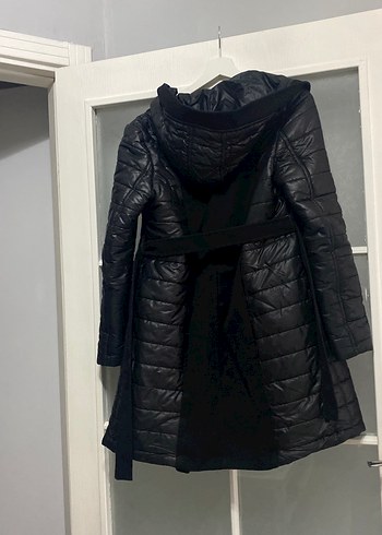 Düğmeli Siyah kapüşonlu kaban - Görsel 3