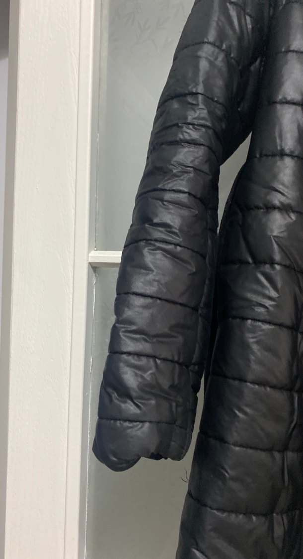 Düğmeli Siyah kapüşonlu kaban - Görsel 2