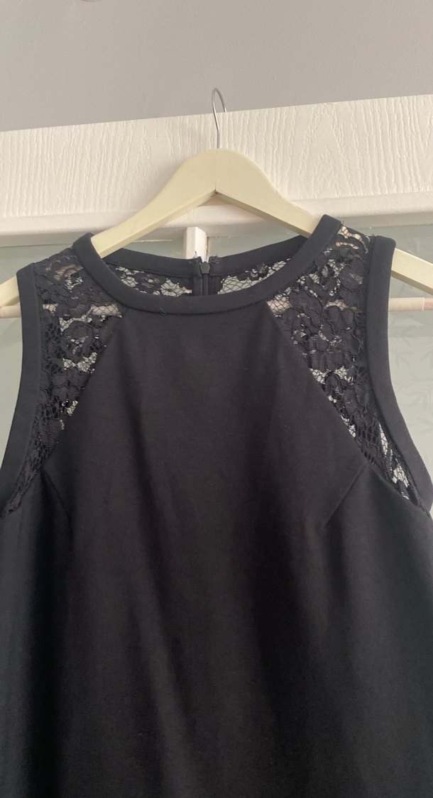 Dantelli Siyah Midi Kolsuz Gece Elbisesi - Görsel 2