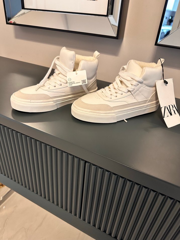 Çocuk etiketli spor ayakkabı - Görsel 2