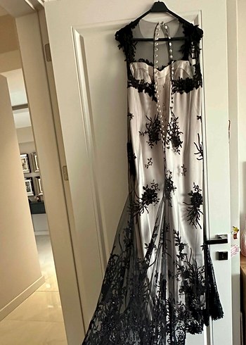 Siyah Nakışlı Straplez Uzun Abiye Elbise - Görsel 3