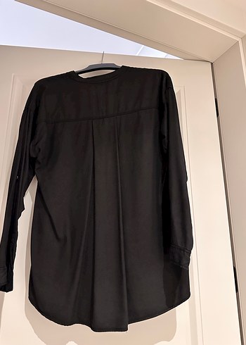 Siyah V Yaka Düğmeli Kadın Gömlek - Görsel 2