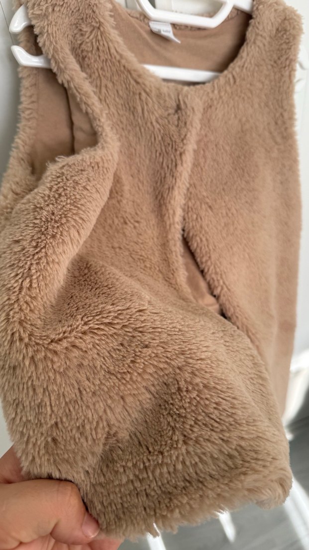 Kız Çocuk Bej Peluş Yelek - Görsel 2