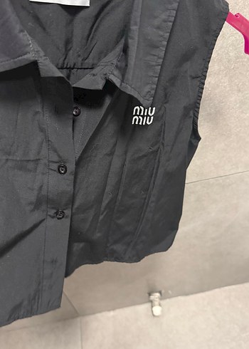 Miu Miu Siyah Kolsuz Kısa Gömlek - Görsel 3