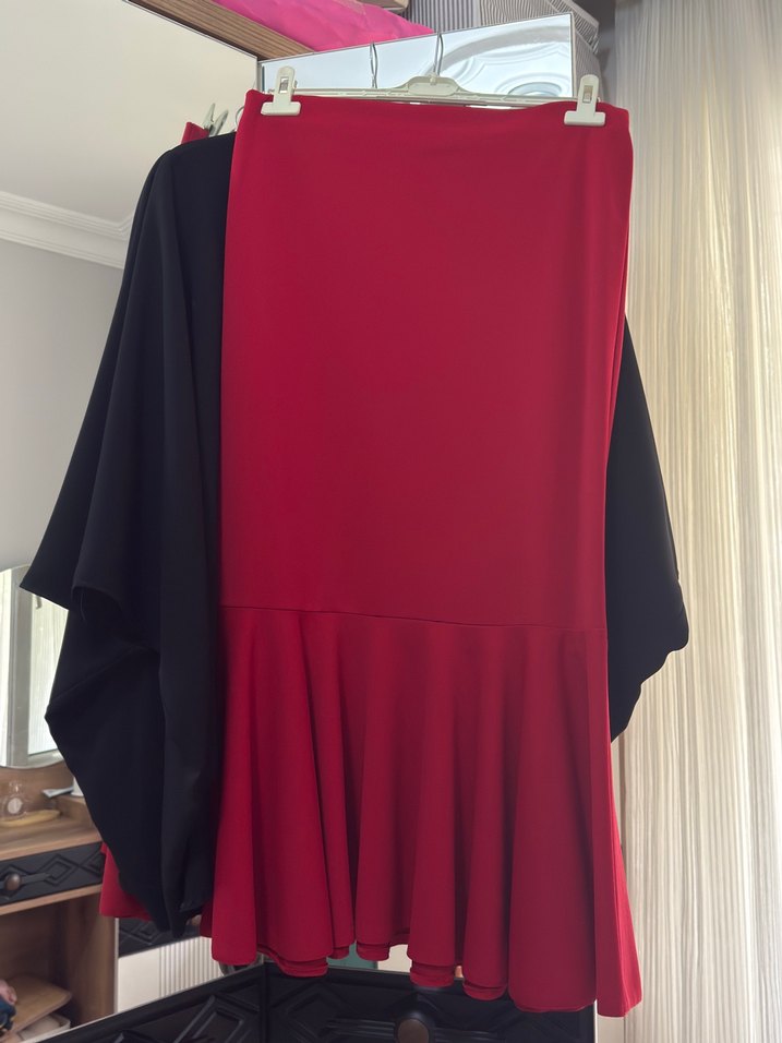 Siyah Kadın yarasa kol üst ve balık etek - Görsel 2