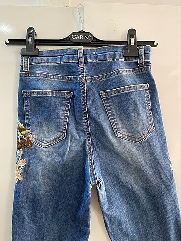 26 Beden mavi Renk çiçekli jean