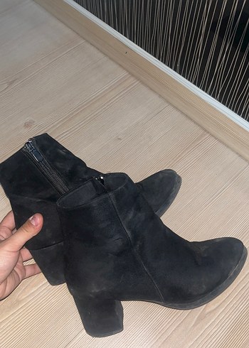Trendyol & Milla Siyah Süet Tokalı Kadın Botu Kalın Topuklu
