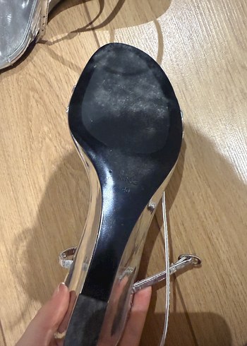 Gri Metal Tokalı Dolgu Topuk Kadın Ayakkabı - Görsel 3